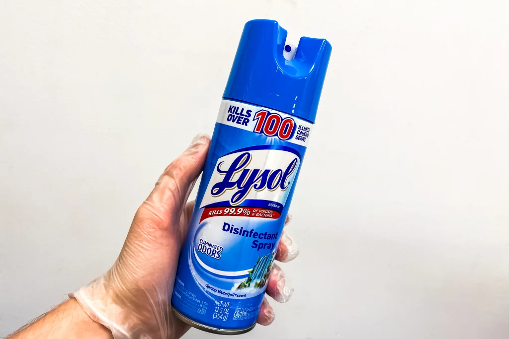 Does lysol kill roaches